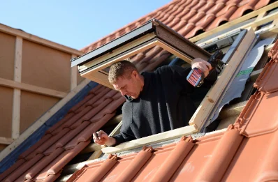 Pose de fenêtres de toit Velux à Thue et Mue